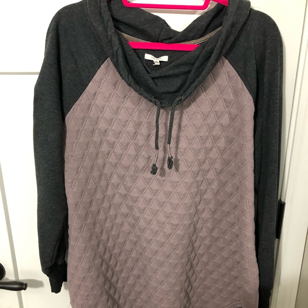 Maurice’s sweater/sweatshirt